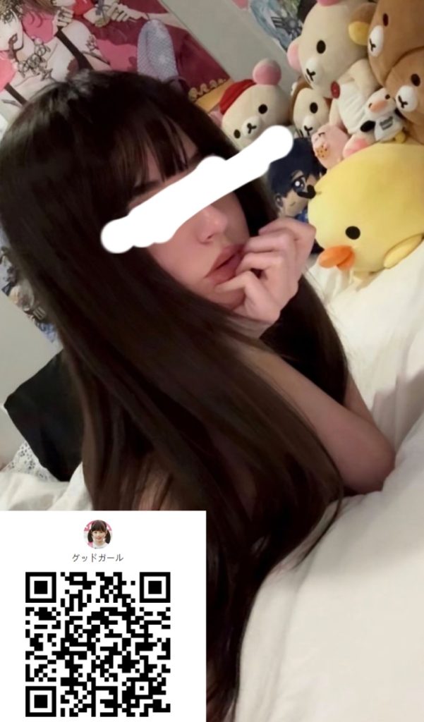 黒髪ぱっつん・透き通るような色白肌、制服が似合いそうな純情系ビジュアル。