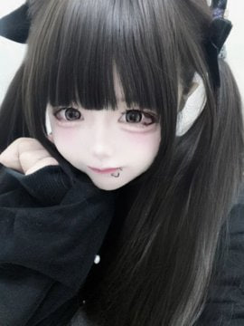 ⛄️スレンダーな長身美人、遥ちゃん。モデルのような佇まいに思わず目を奪われます。