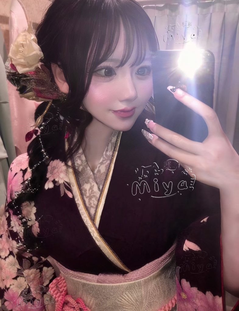 部屋に入った瞬間、跪いて「お口、いい子ですよ♡」って。