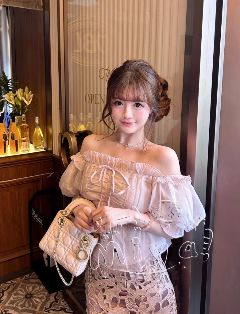 名前：Kana（かな）年齢：26歳（結婚して半年）カップサイズ：Eカップ身長：160cm星座：おうし座性格タイプ：ISFJ 🤩🤩