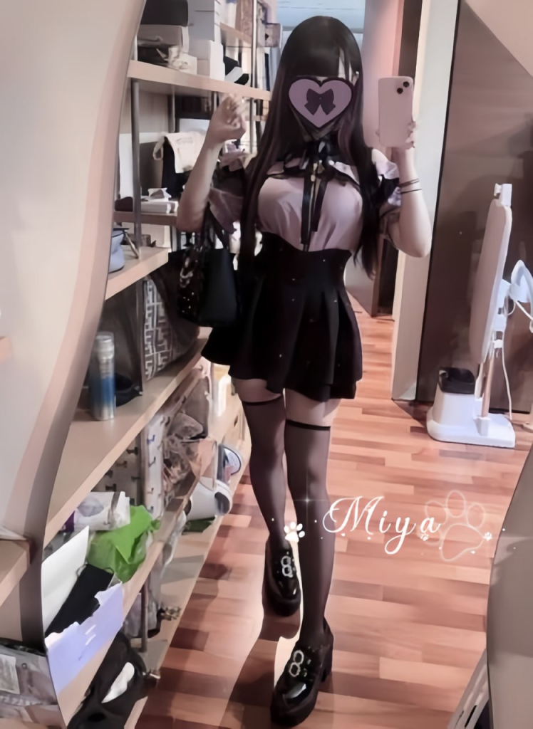 清純で可愛い学生さん顔立ちが美しく、小さな口は舌を上手に吸い、舌遣いが巧みですよ