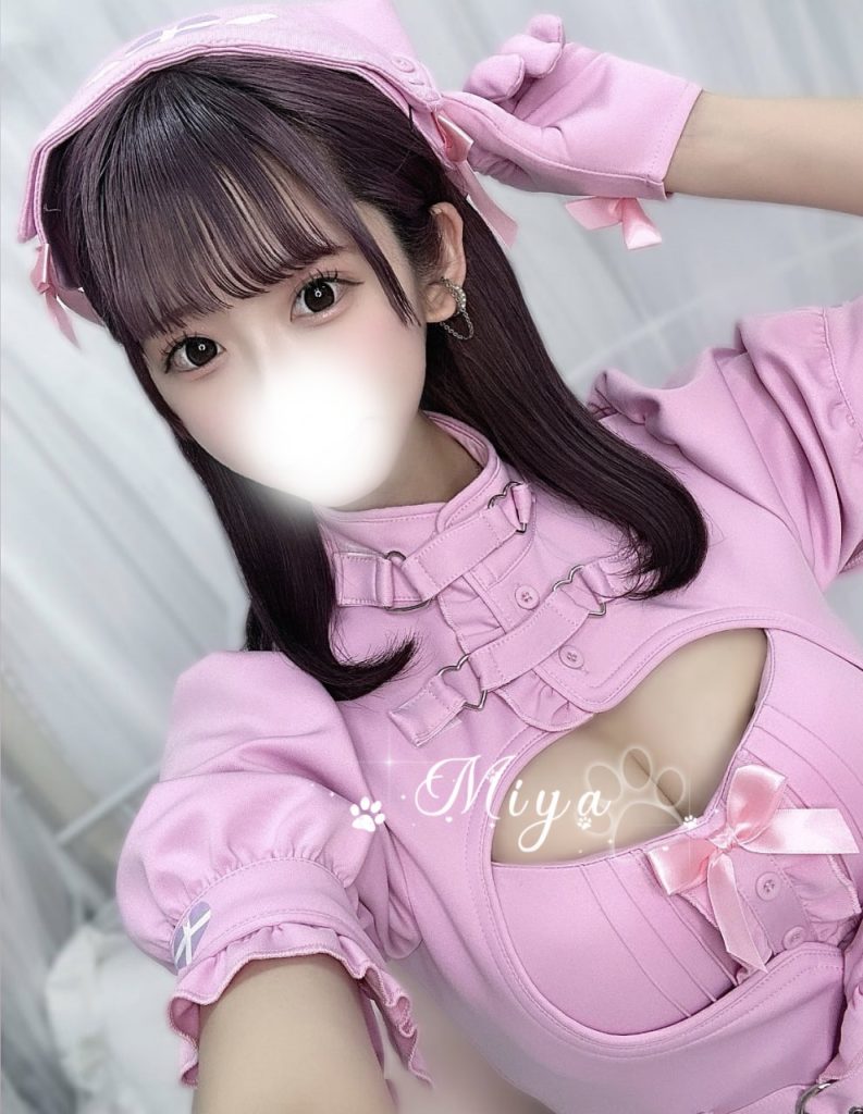 結衣は超セクシーで淫ら、元カレに開発されていて、プレイが大胆。性欲が強く、アソコはいつも濡れている