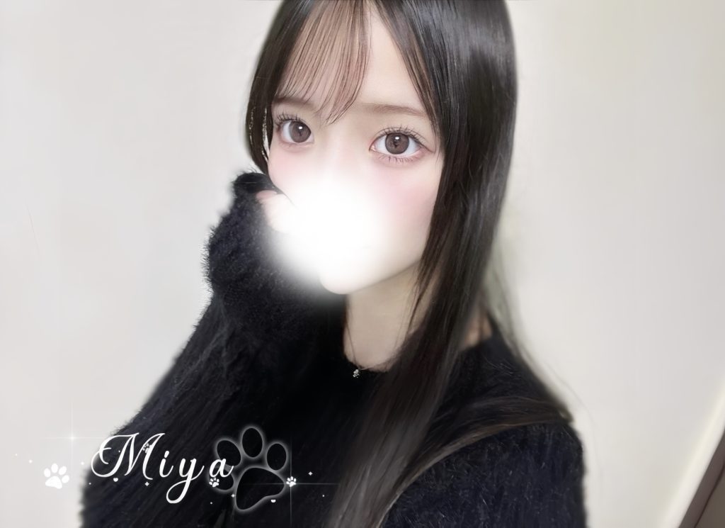清純な雰囲気で外見も美しく、優しい彼女感があります。ピンク色の乳首が敏感で、少し触れたり舐めたりするだけで濡れてしまいます