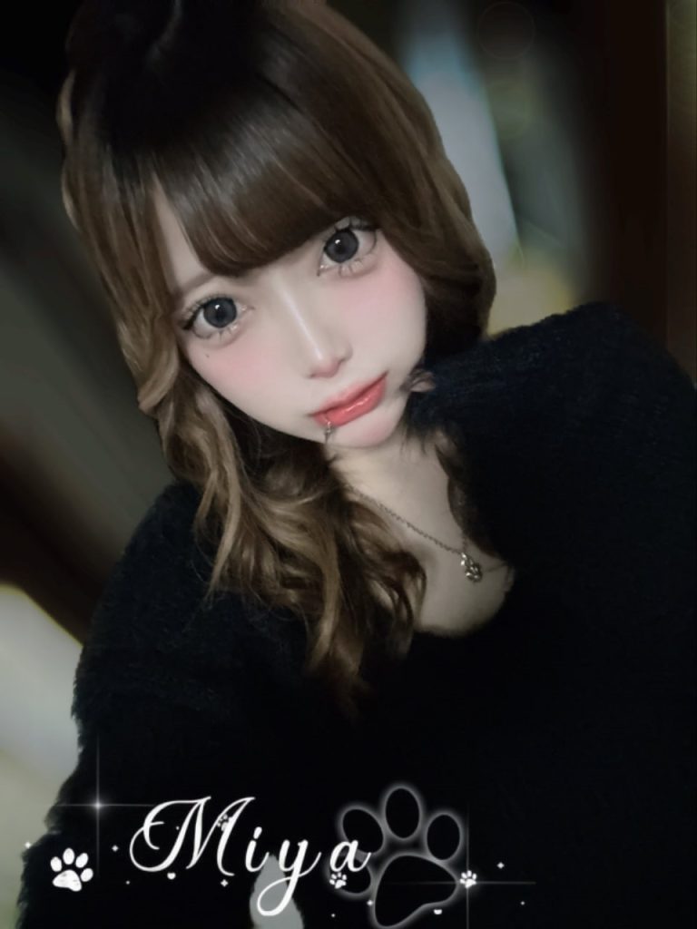 学生 潮吹き 淫乱フェラ好き フェラテク抜群 莉子（Riko）