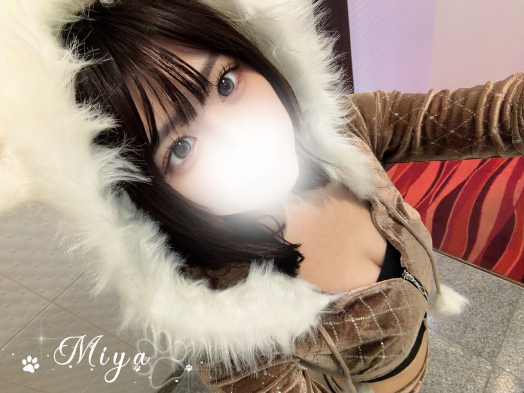 気品のあるスリムでセクシーな美脚が魅力的な女性です。（新人 優しい恋人系）