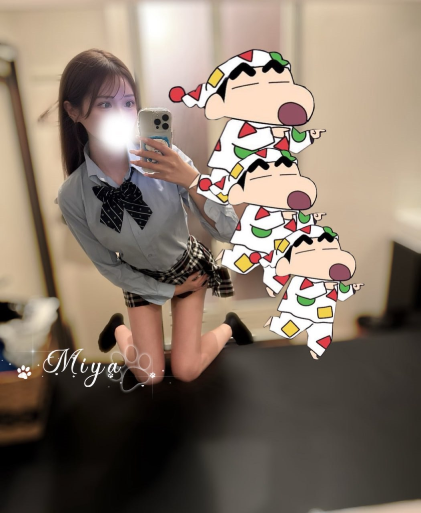 ロリ系タイプで色白の肌少し照れ屋で甘い笑顔明るい性格でベッドでは特に情熱的