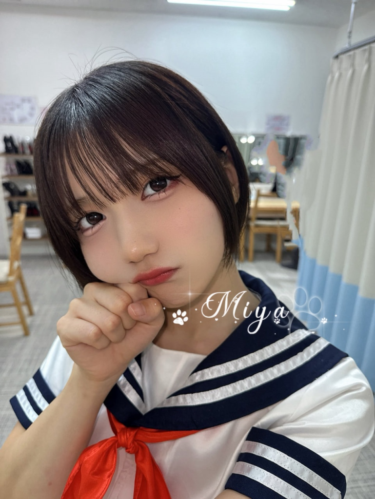 白い肌と清純な顔立ちベッドでは大胆で情熱的、夜通しあなたから離れませんv深い谷間が揺れる視覚的快楽、声も艶やかで我慢できないほどサービス：無着用フェラ・マッサージ・69・顔射・無着用中出し可