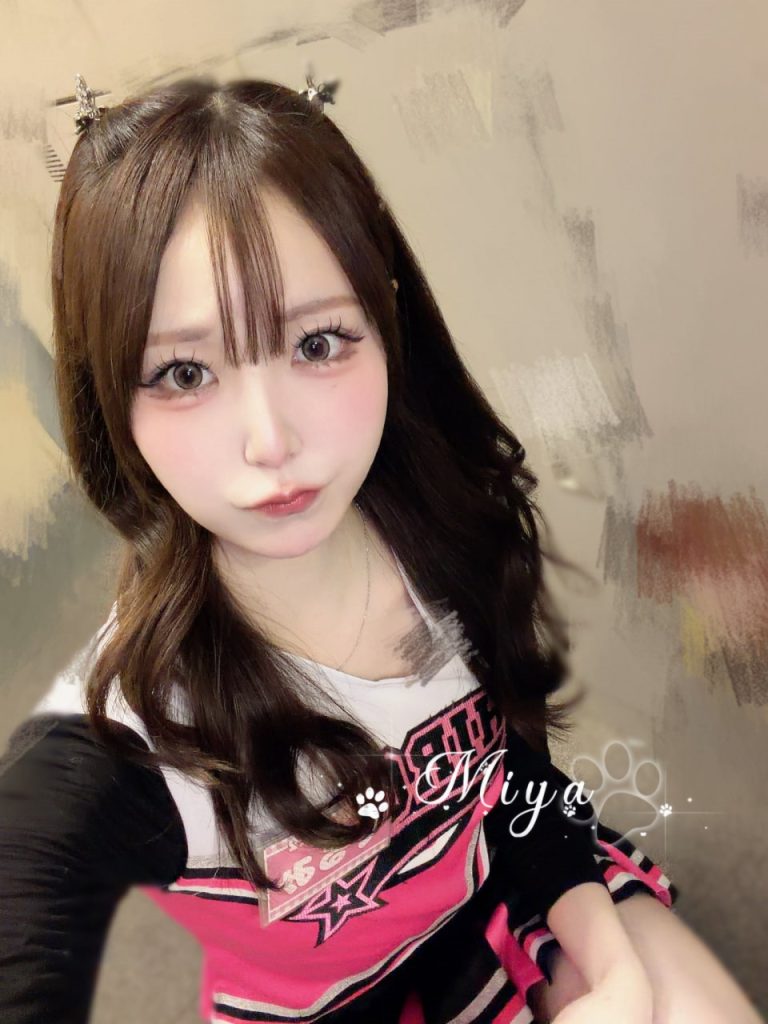 爆乳で白濁した愛液がたっぷり、ベッドテクニックも抜群前凸後翹、締まりが良すぎて即死注意、パイズリ