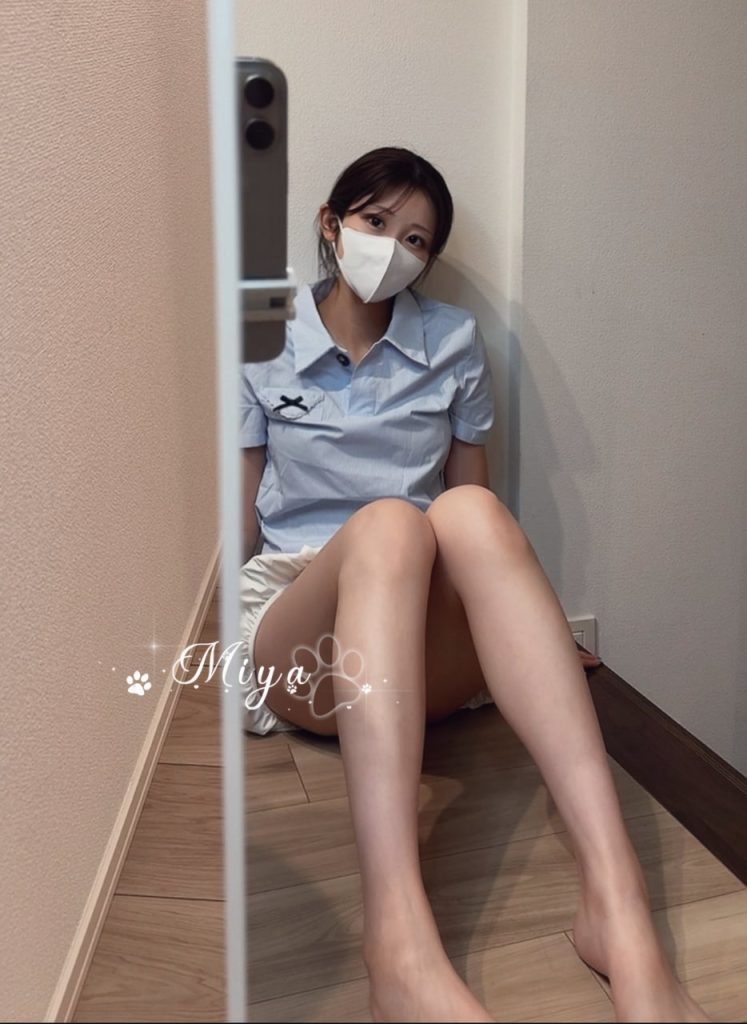 魅惑の小悪魔 綺麗な顔立ちとセクシーなボディ運動好きで身体が柔らかく、前戯では挑発的に焦らします