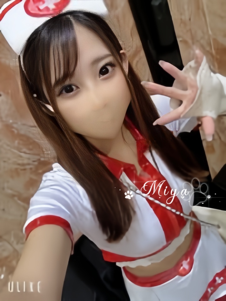 非常に敏感な女の子で、唇にキスするとすぐ濡れてしまいます。女の上になるプレイが好きで、お客様のアフターケアのお風呂も手伝います