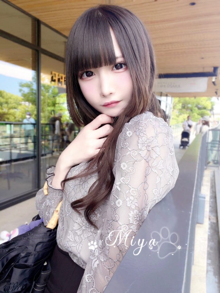 性欲が強く、1日でもオナニーをしないと、下の穴がむずむずします。どんな体制でも、どんなサービスでも対応可能です。あなたが遊びたいと思うことなら何でも