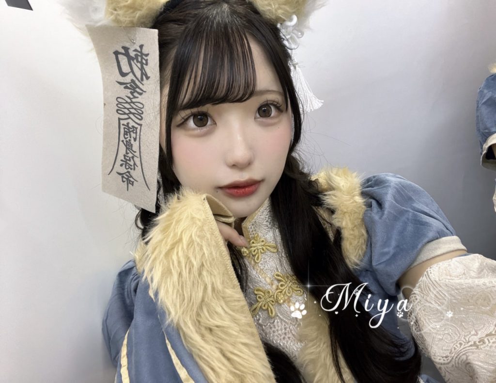 小柄な体型で大きなバストラインが目立つ、ルックス抜群軽いM気質でサービス精神旺盛、年上の男性が好きクリトリスを舐められるのが好きで、セックスを楽しむタイプ、ローターが大好き