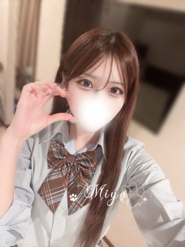 セクシーな妹が加わり、退屈を癒しますセクシーな下着で、前も後も美しいS字ラインを演出お兄様方は存分にお楽しみください、優しく接してね