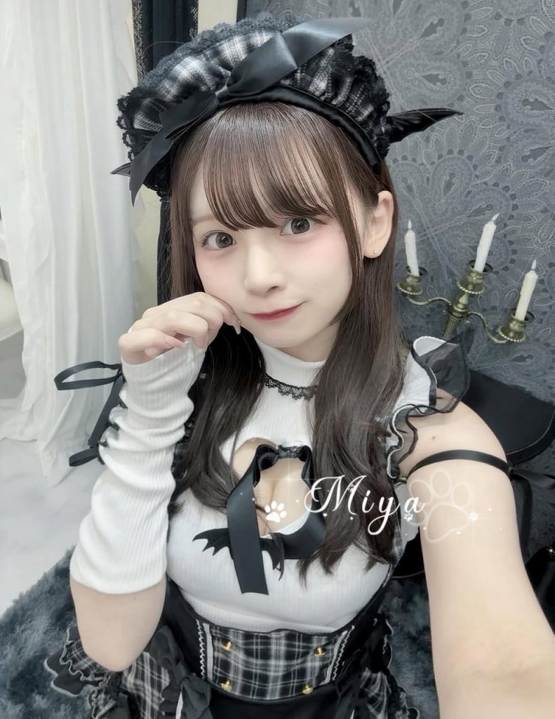 可愛い学生タイプ 内面は淫らで愛を求めている外見は清楚で可愛らしく、スタイルは細身、秘部はピンク色従順度は高めだが、まだ少し未熟なのでお兄様の手ほどきが必要です