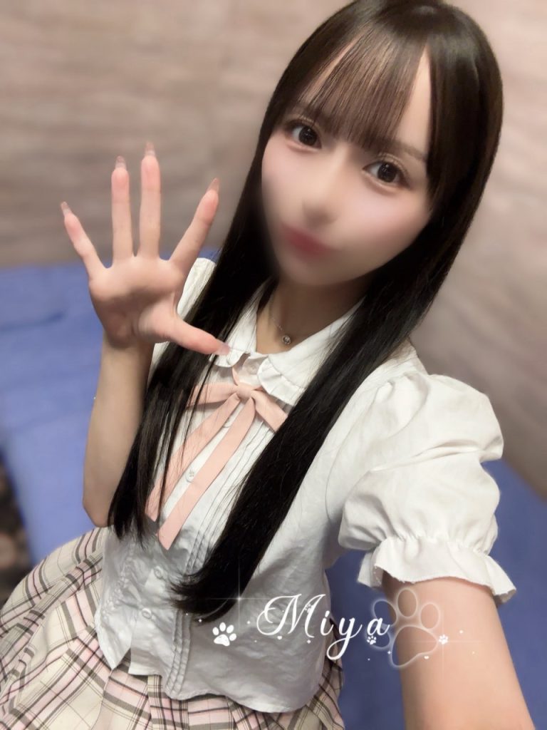 小柄な体型で巨乳が目立つ、ルックス抜群軽度のM気質でサービスも行き届き、年上の男性が好きクリ舐めを楽しみ、セックスの過程を満喫、LGが大好き