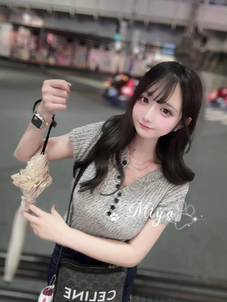 サービスが良く、優しくて忍耐強い方です。美容院で働きながら、副業として出ています 口交・BJ・69、お兄様が満足するまでサービスいたします