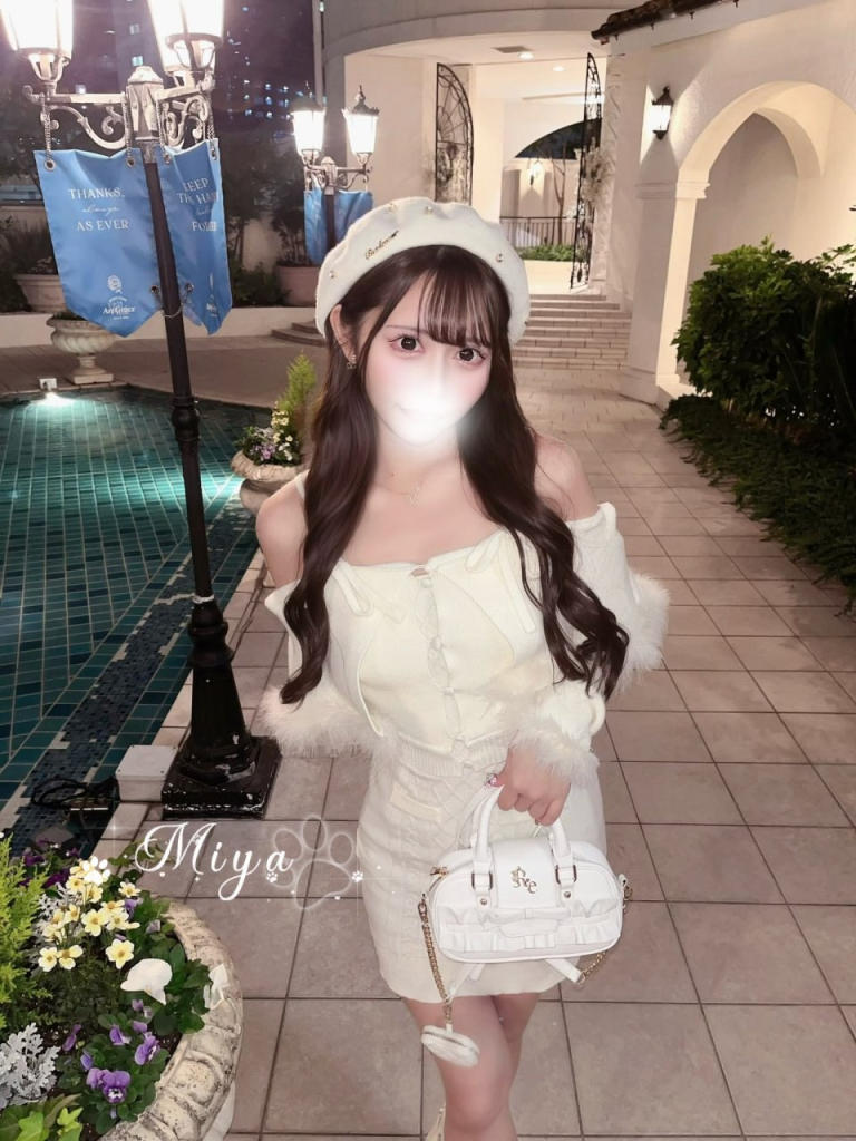 可愛い顔立ちで小柄、抱き心地抜群均整の取れた体型、Dカップのボリュームが絶妙明るい性格で会話も自然、気まずさなし