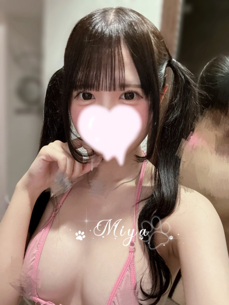 気品ある美女 協力度抜群内装はピンク色で、ピンク色のホタテも特に締まりが良いですフェラのときには、とても淫らな目で見つめてきます雰囲気のある女の子です