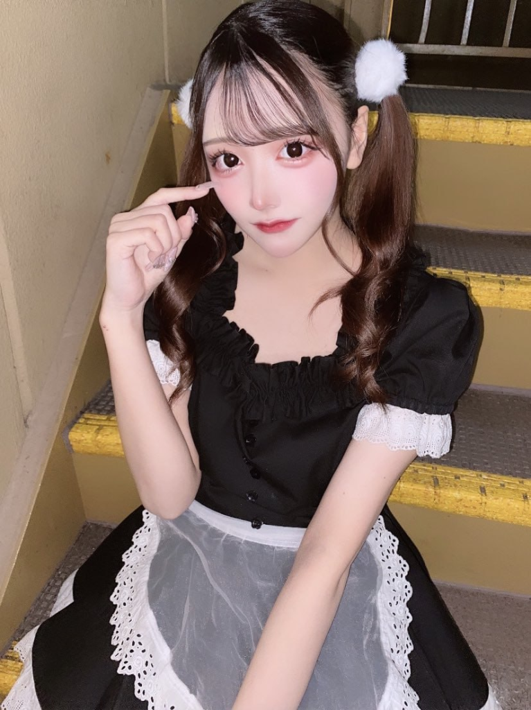 美しいバストは柔らかくて触り心地抜群、プリッとしたヒップは背面から突きたくなるような感覚プレイは激しく、従順で、ぜひ調教してみてください