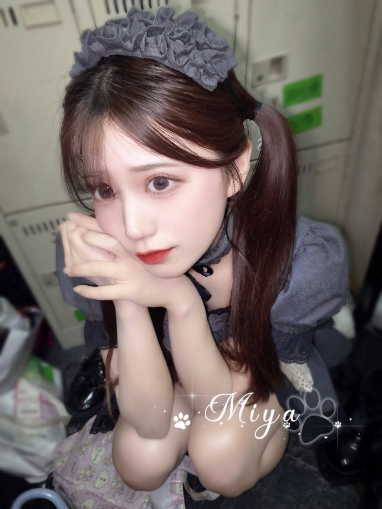 小柄な身体にDカップのギャップが萌えを刺激し、保護欲をそそる