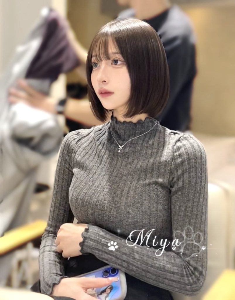 小柄でセクシーな妹系 色白で弾力のある肌触りの良い肌ほのかに香る体臭と天然の無毛のピンク色の小さな秘部締まり具合は絶対に満足できること間違いなし