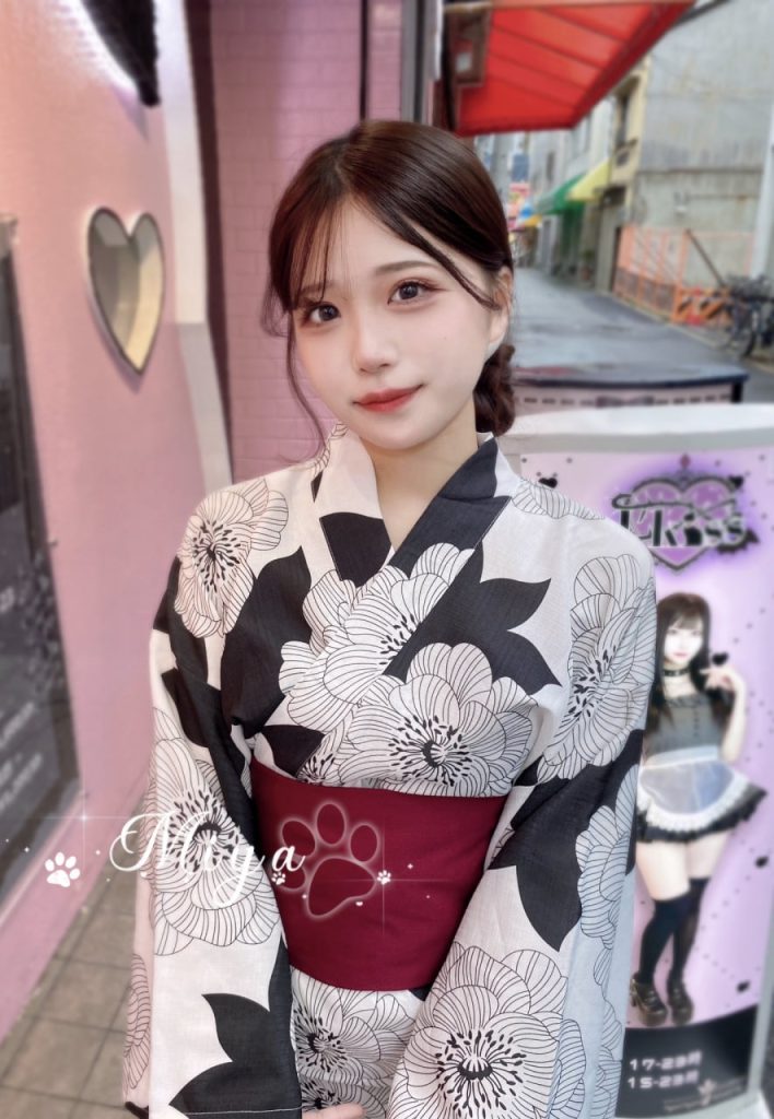 肌は白くてふわふわ、スタイル抜群のロリ系内面もふわふわで、ディープスロートが可能LGや69も得意で、技術は一流、積極的に客を誘惑します