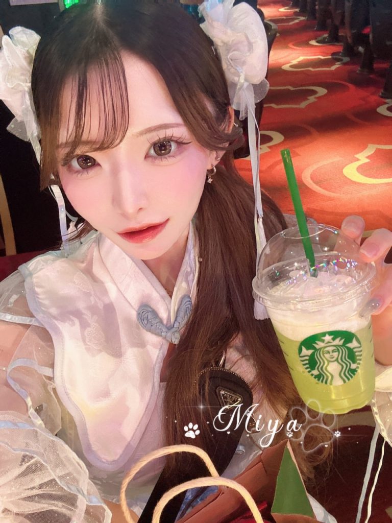 豊満で曲線的なボディラインの持ち主バストはHカップで、ボリューム感のある美しい胸ウエストは細く、脚は長く、肌は滑らかで弾力があります