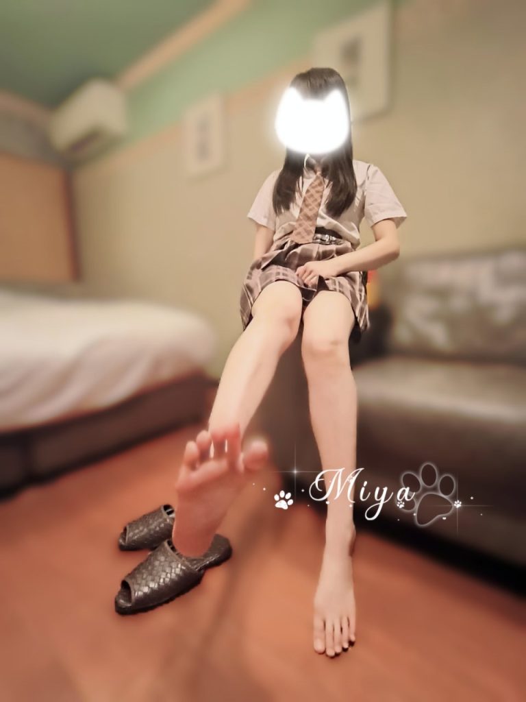 ベッドの上ではあなたのニーズをより理解積極的にしゃがんでフェラチオ、口技がすごい欲望が大きく、一度に満足させ、ベッドテクニックが良いプレイの範囲が広く、絶対に足が震えるほど遊べる