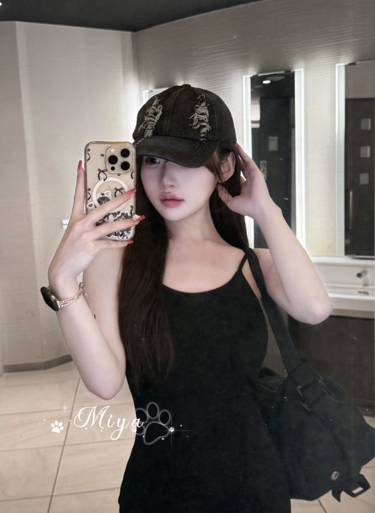 胸の触り心地が最高で、乳首はピンク色で柔らかい。肌は白くて滑らかで、ベッドの上ではとても積極的です