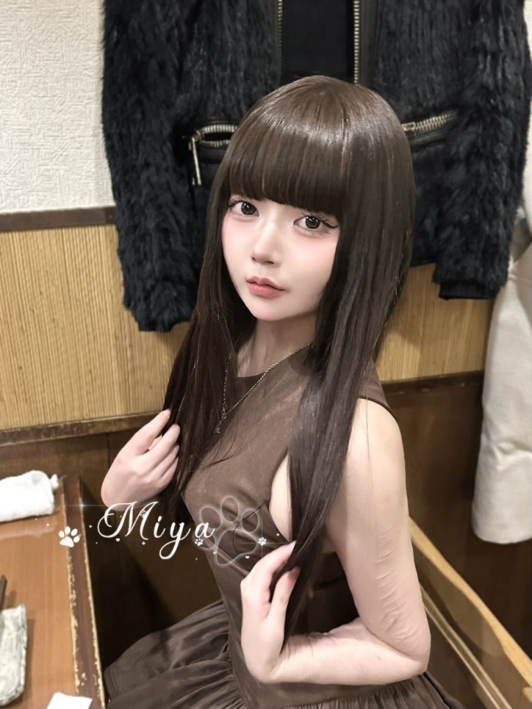 積極的で情熱的 ベッドで声が大きい 様々な愛愛の体勢に対応可能ベッドの上では淫らで我慢できない 自らあなたの上に乗って腰を振る