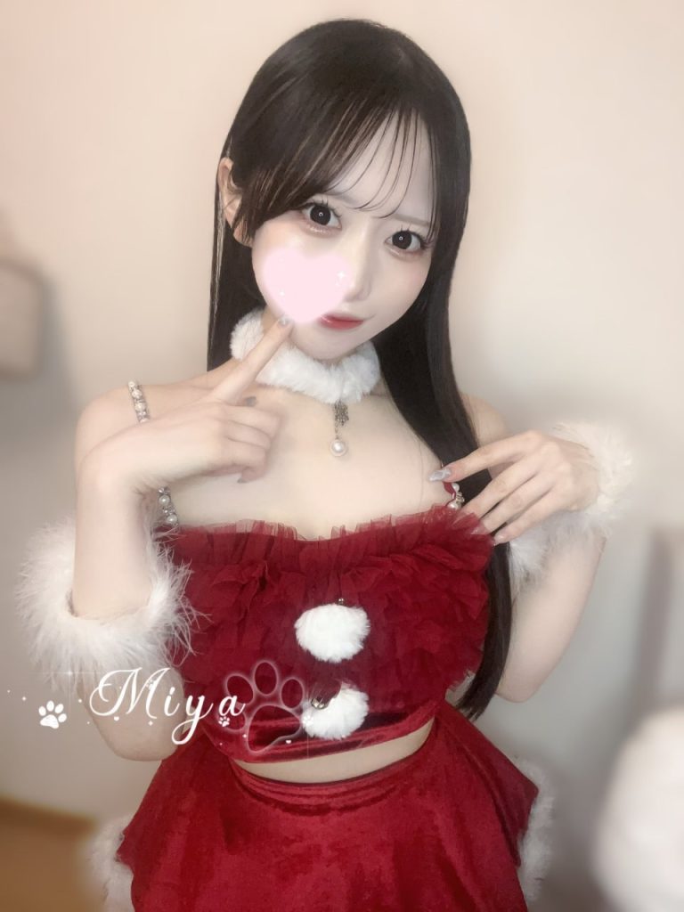 話し方が温柔で、積極的に会話をリードし、時間を急かさないタフで欲求不満が強く、どんな体位にも応じる