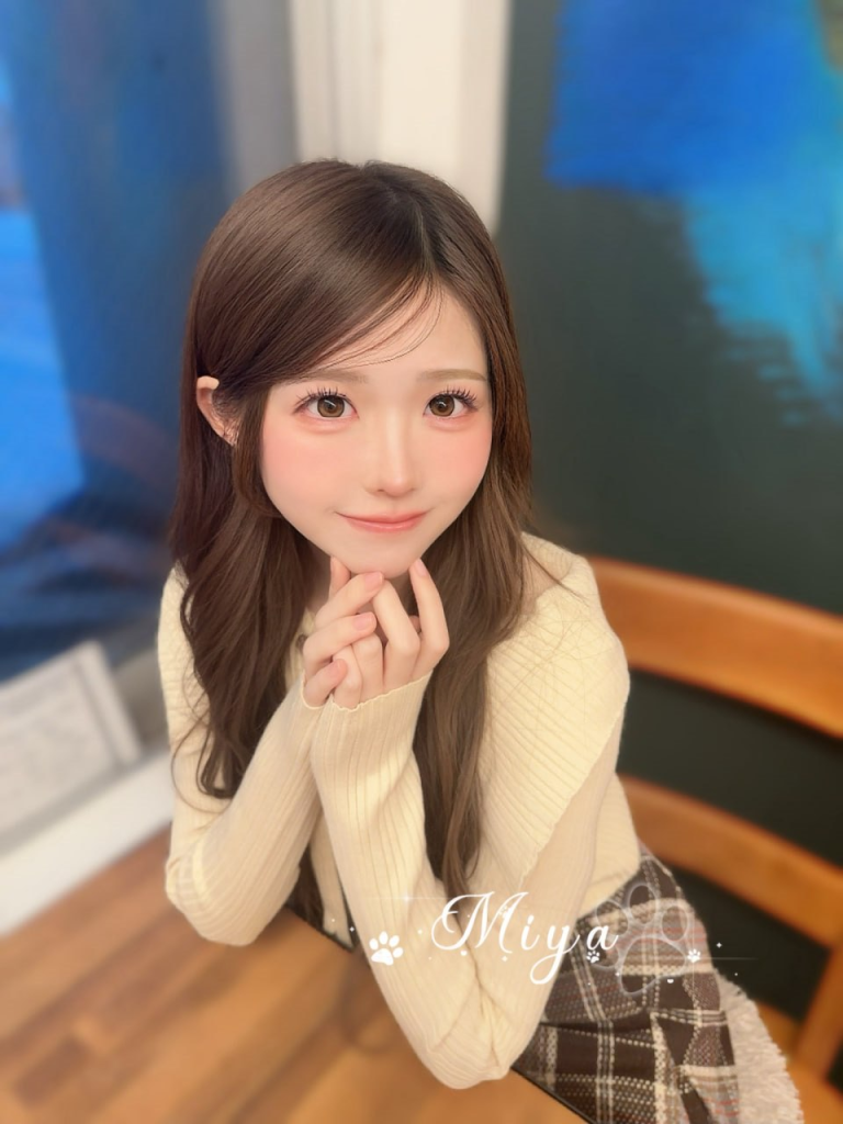 顔が綺麗でうるんだ大きな瞳、白くて滑らかな肌。