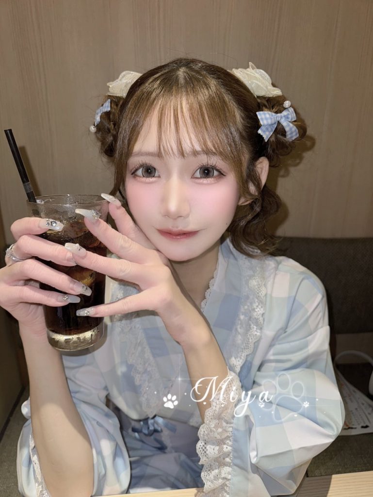 ピンク色の小さな穴が超タイトで、愛液も大量