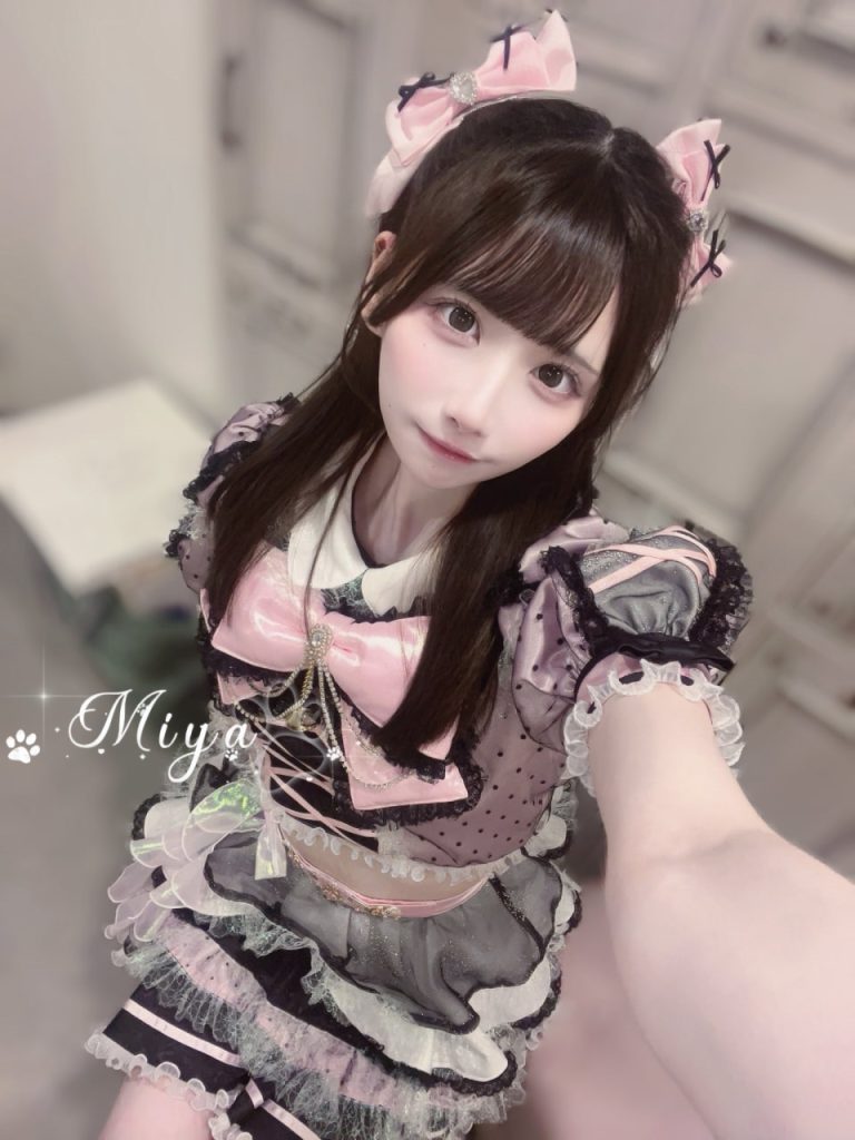 極端な白幼瘦なのに地獄級の爆乳を隠してる、無表情の冷たい顔なのに超エロい声で喘ぐ