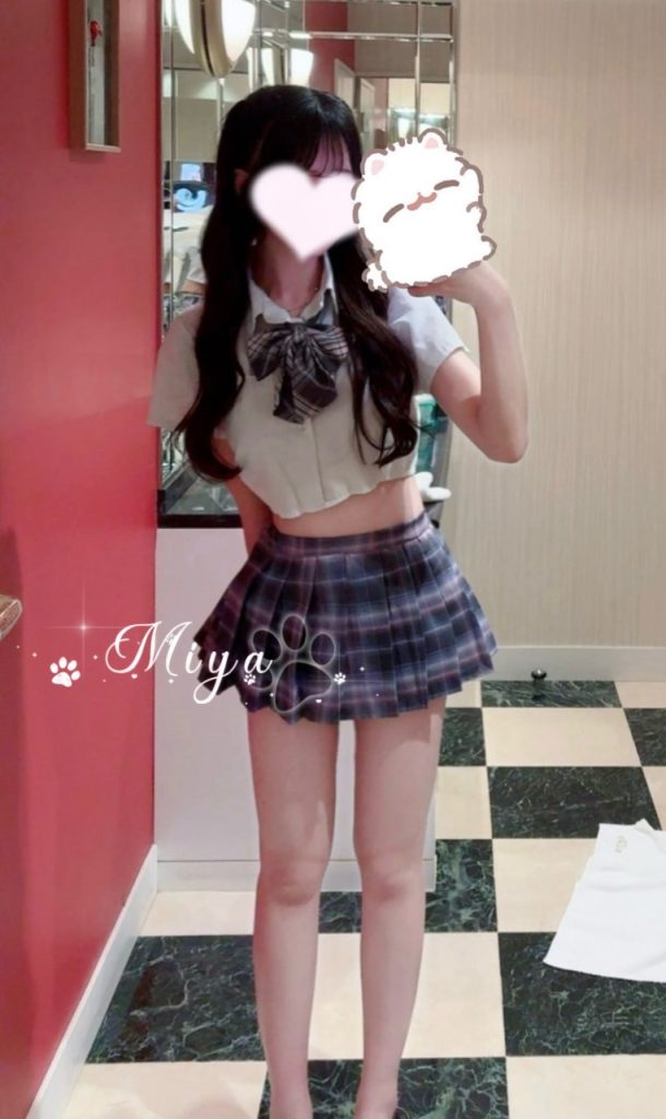 爆尻ラインがエグい、騎乗位のときまるで暴走車みたいに腰振る超大胆で