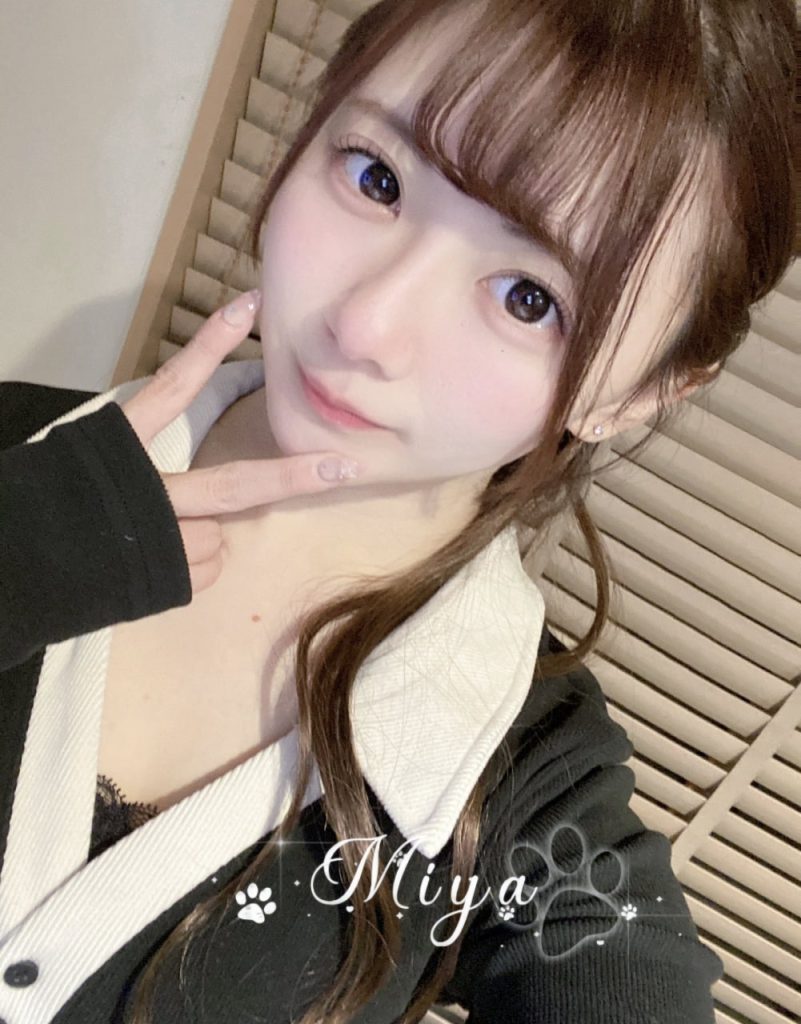 超弾力Jカップ、笑顔は夏の太陽のようどんな体勢でも超協力的、お尻を叩いて体勢を変えて持久力が驚異的で、一夜中絶頂連続状態をキープ