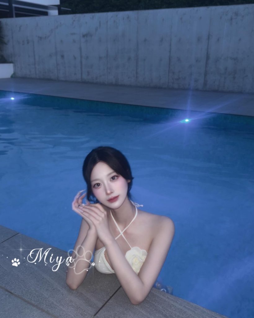 知的なお姉さんのような見た目しかし、プライベートでは指を自分の中に入れてオナニーで絶頂を迎える