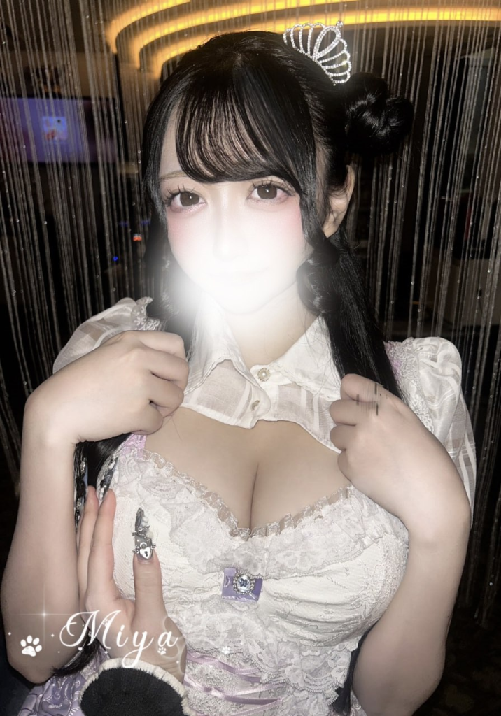 小さなお口でディープスロート、根本まで咥え込むピンク色のあそこ、挿入した瞬間に亀頭を締め付ける