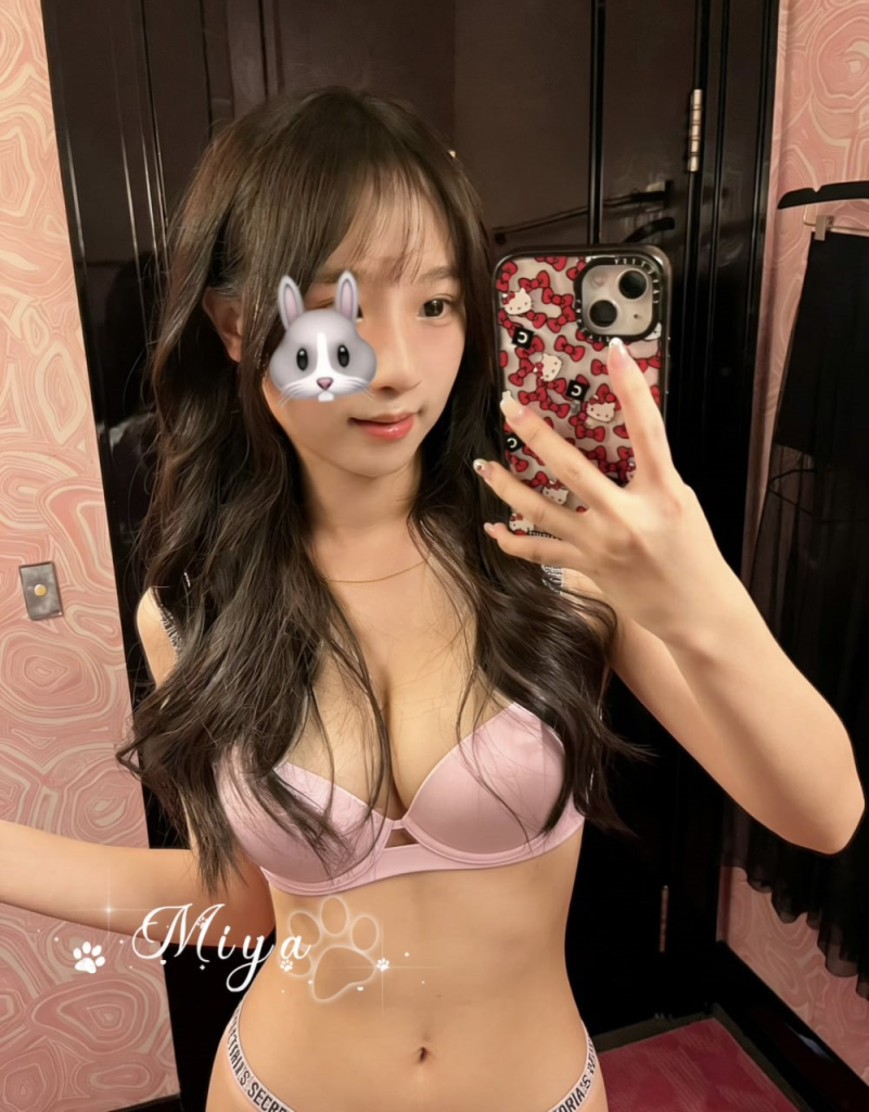 巨乳でピンク色、形が綺麗で触り心地も良いです。スケールが大きくて淫らで、サービスがとても上手です。