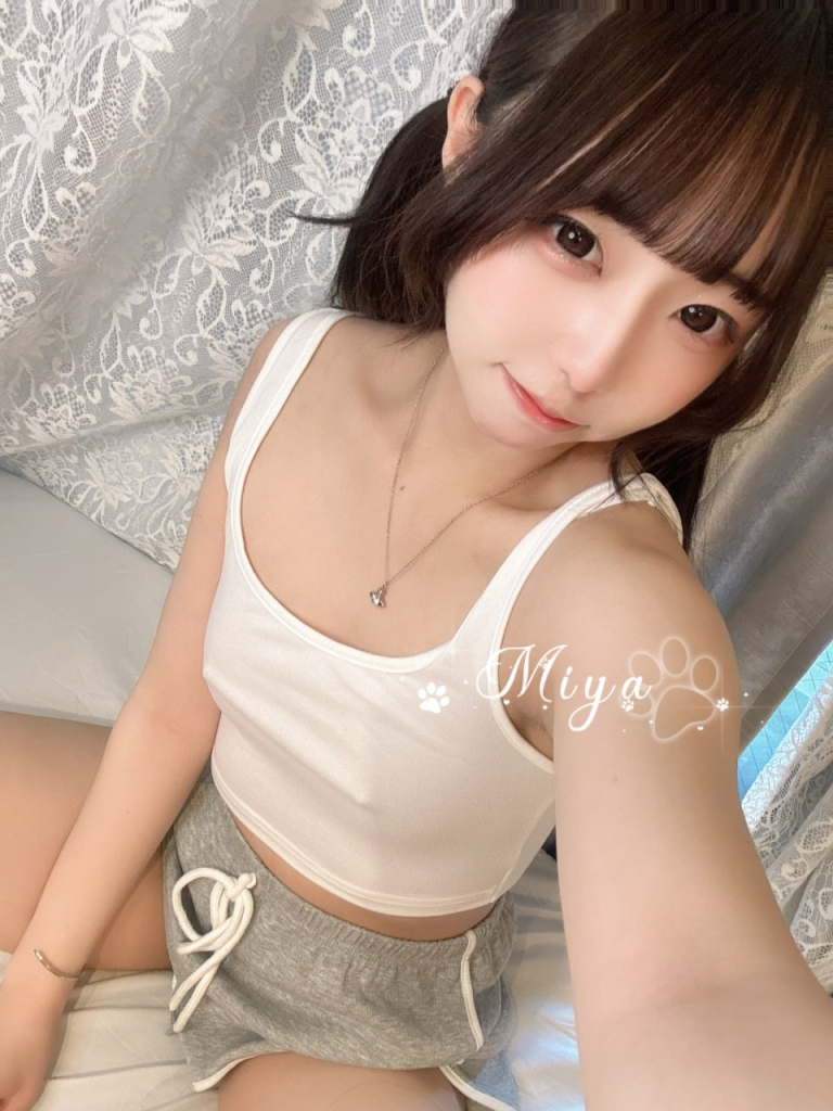 淫蕩で放蕩不羈、遊び方も姿勢も抜群です。神奇な淫穴の吸力が超強く、胸の形がとても綺麗です。容姿も体型も非常に目を引きます。内面もまだ可愛らしく、スーパーな彼女感があります～