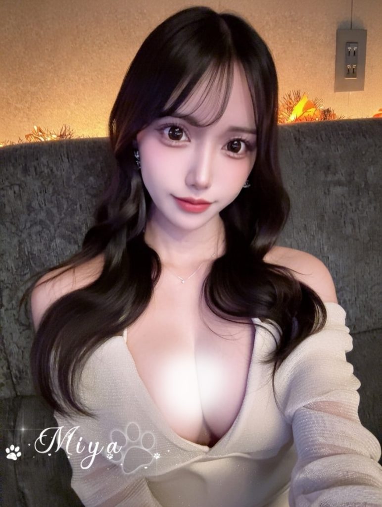 甘く癒し系の女の子、ベッドでは超甘えん坊で聞き分けがいいです。