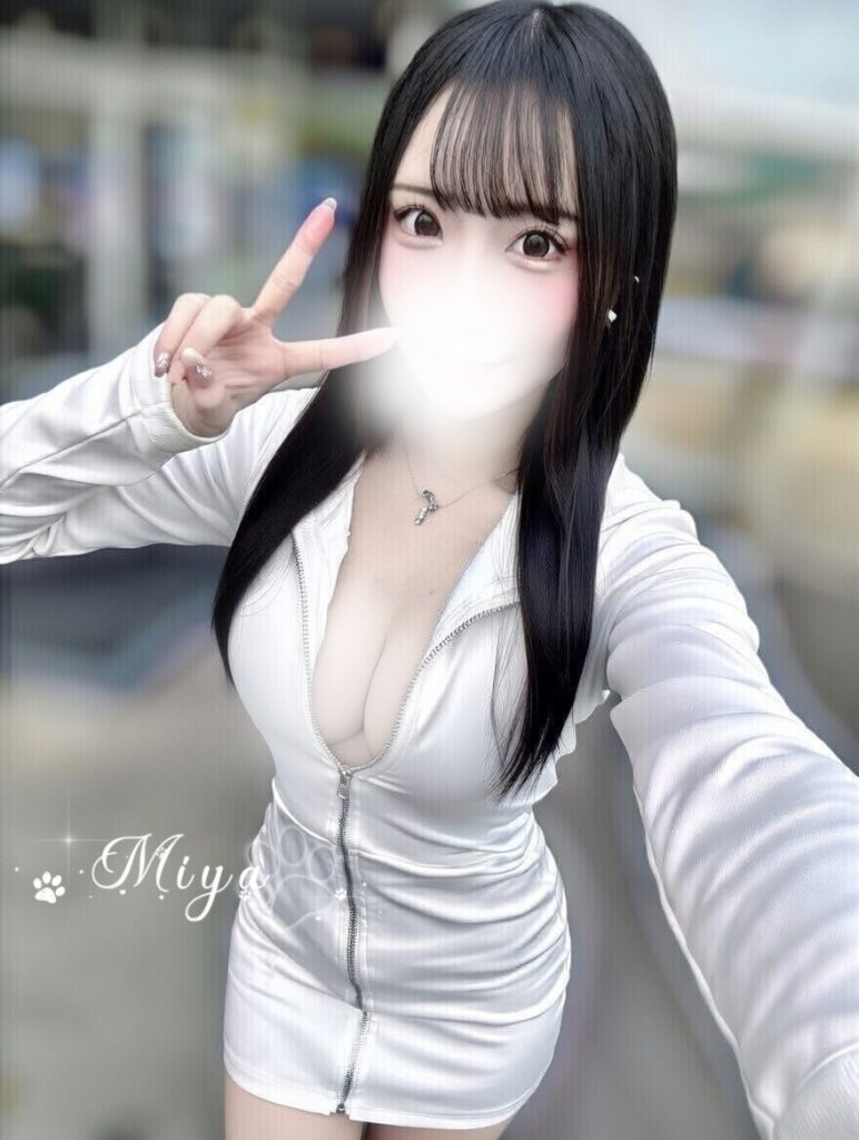 温かい笑顔の裏には、超飢えたメス犬がいます下はC女のように締まっていて、挿入するとずっと痙攣して吸い付きます