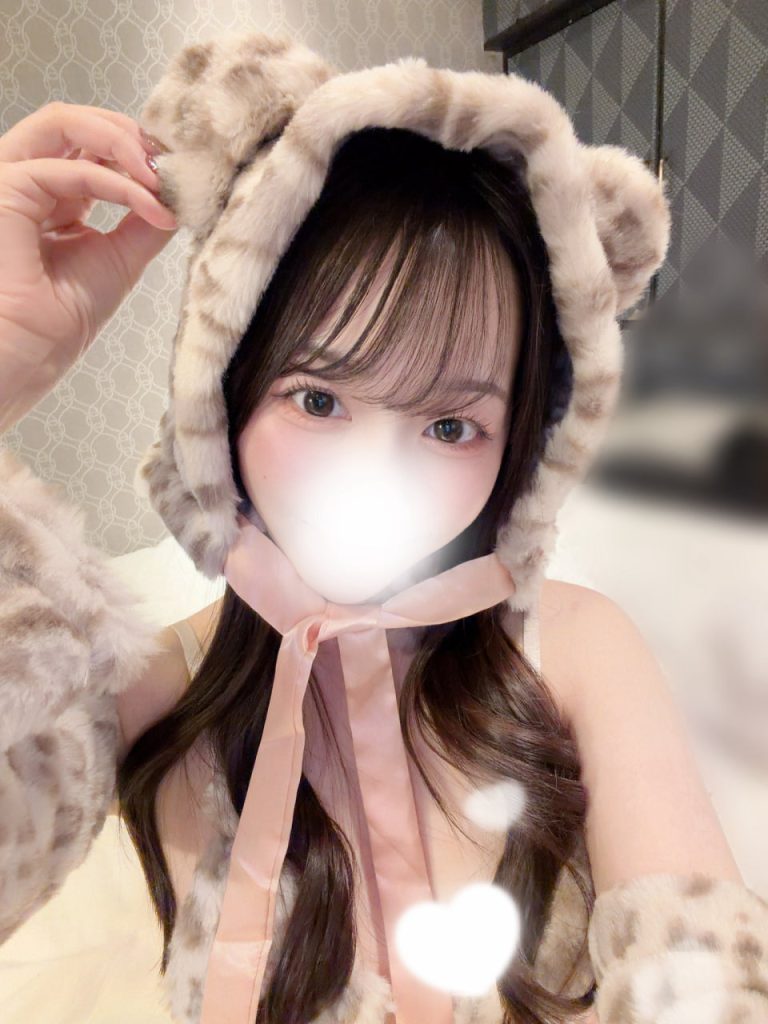 外見はおちゃめでかわいらしいですが、内面は怠け者の小娘です。Eカップのバストは形が完璧で、触ると最高の手応えがあります。