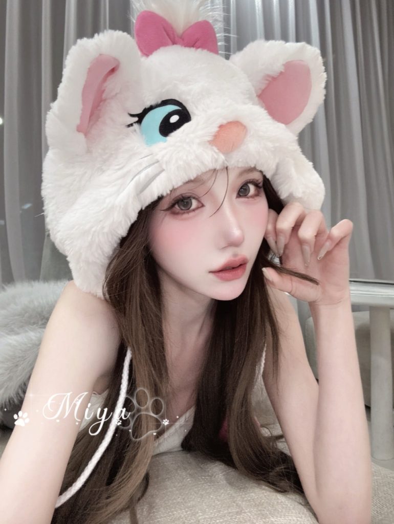 脱がせばただのドM牝犬 首を軽く絞めれば足がガクガクになり、愛液が溢れ出す